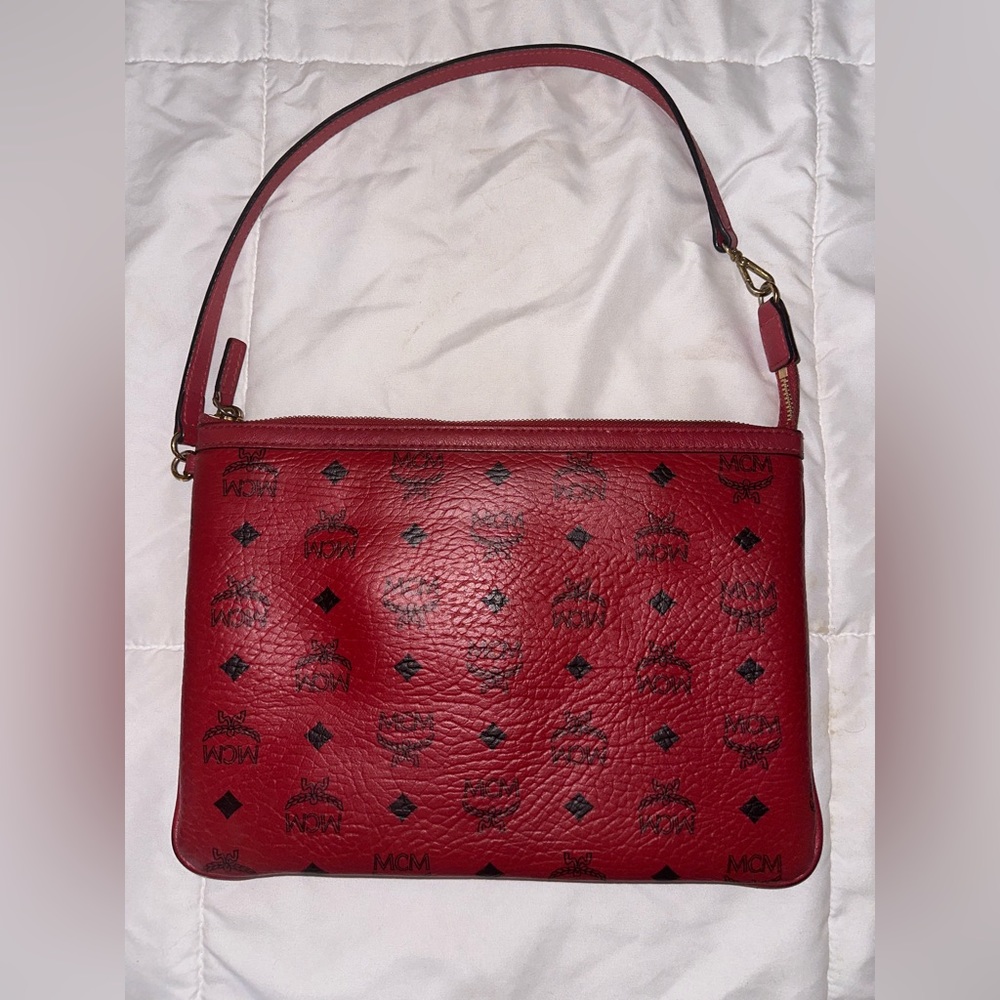 MCM Red Leather Pouch - Medium Wear ❤️ for second hand goods lovers !!!